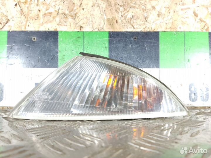 Поворотник левый Mitsubishi Carisma 2000 2003