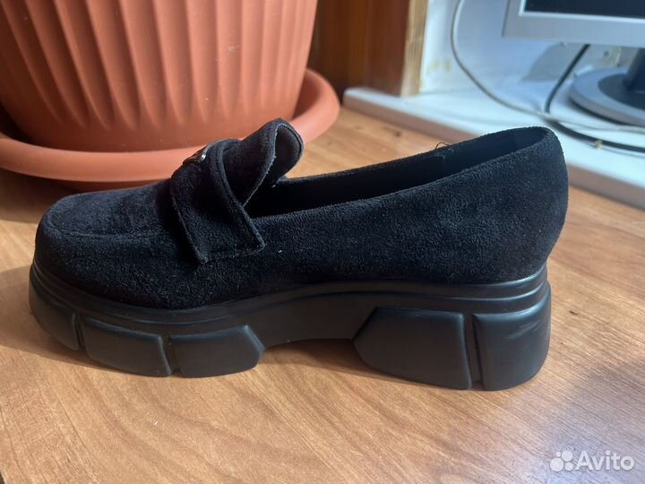 Лоферы женские