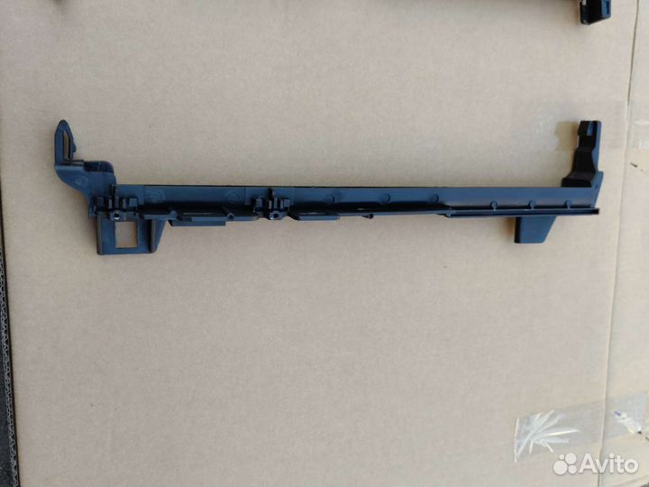 Креплении радиатора кондиционера Мерседес 204 212