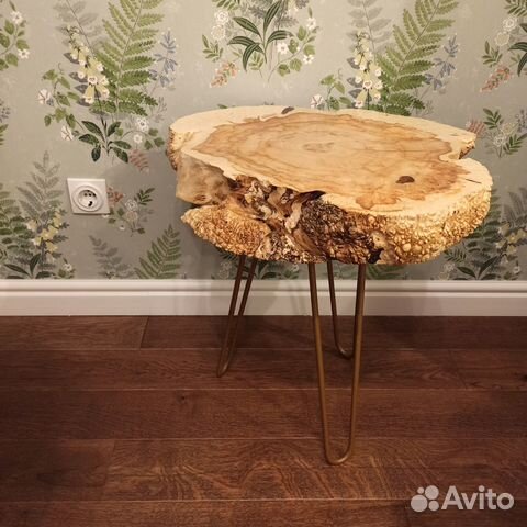 Журнальный столик из дерева