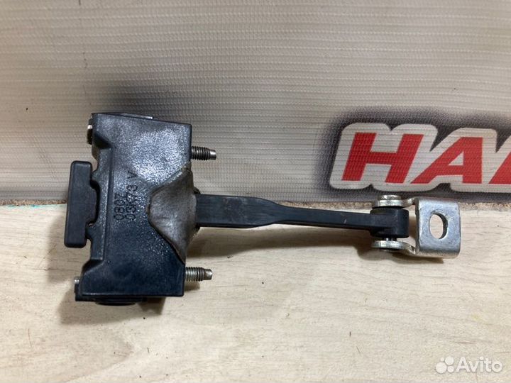 Ограничитель двери передний левый LADA Vesta седан