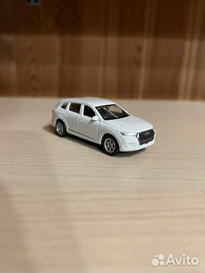 Машинка welly audi q7