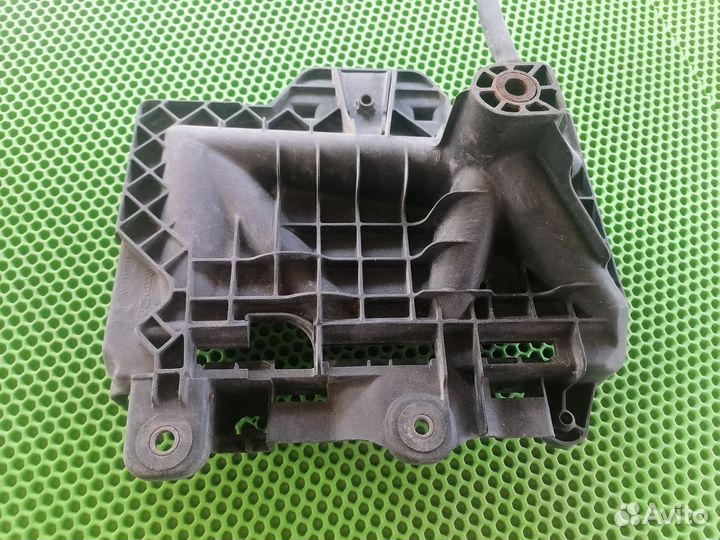 Площадка АКБ Шкода Фабия