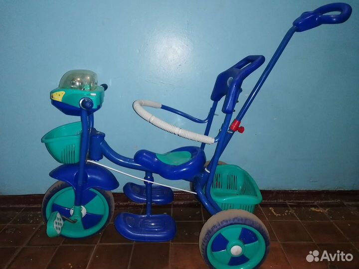 Трехколесный велосипед с ручкой