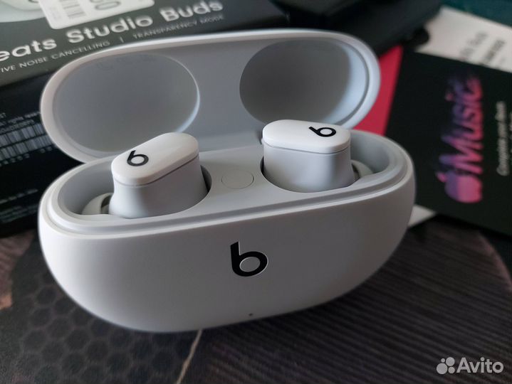 Беспроводные наушники Beats Studio Buds белые