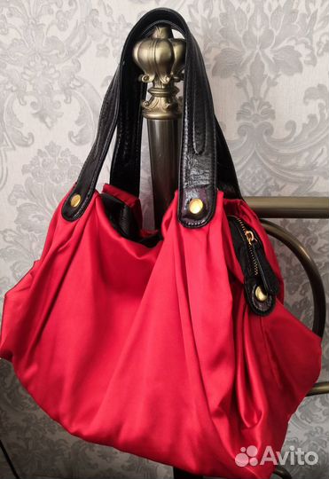 Алая шелковая сумка