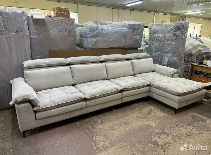 Угловой диван с пуфом