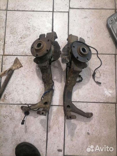 Кулак поворотный левый правый пассат Passat B5 1.8