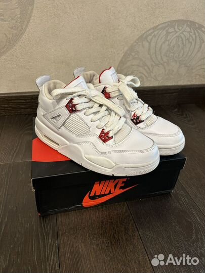 Кроссовки nike air jordan 4 retro metallic red