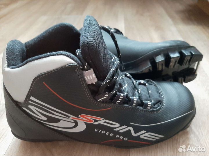 Лыжные ботинки