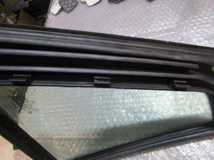 Стекло двери задней левой (форточка) Mercedes Benz