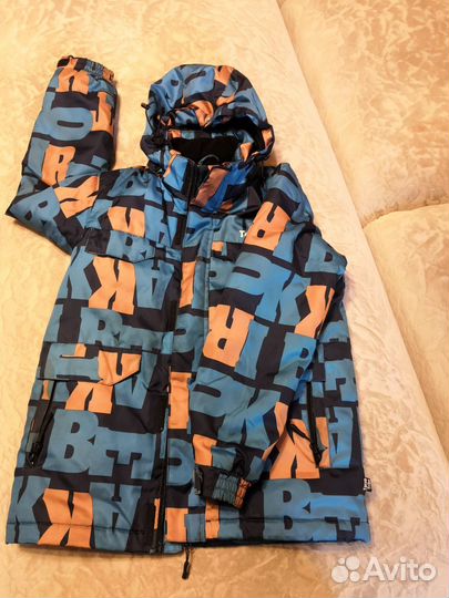Утеплённая куртка для мальчика 140