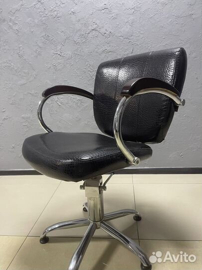 Парикмахерское кресло