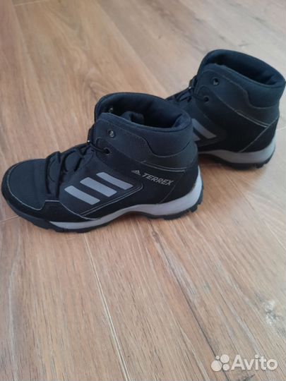 Кроссовки демисезонные adidas