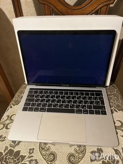 Apple MacBook Pro 13 2017 touch bar