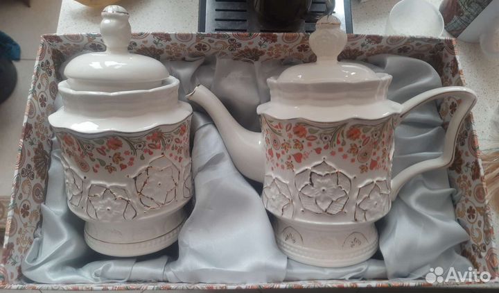 Чайный набор (чайник, сахарница, чай)