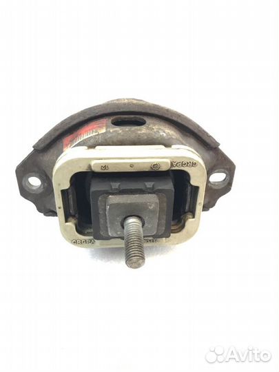 Опора двигателя правая Land Rover Discovery 3 L319