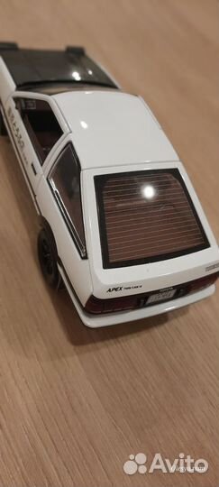 Модель автомобиля металл