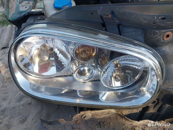 Фара правая Volkswagen Golf 4