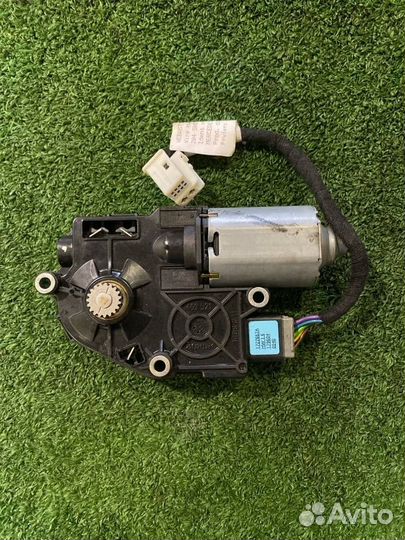 Моторчик сдвижного люка Mercedes-Benz C-Class W204