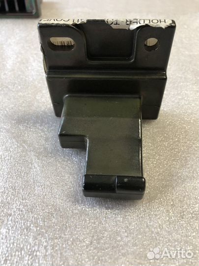 Кронштейн шторки лев toyota Avensis T250 2003-2009