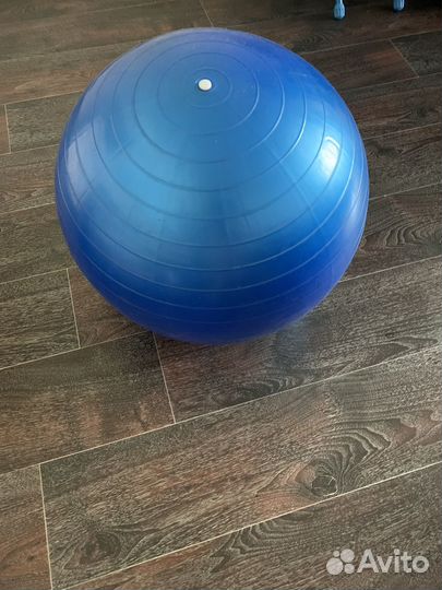 Отдам грелку, горку для купания и фитбол