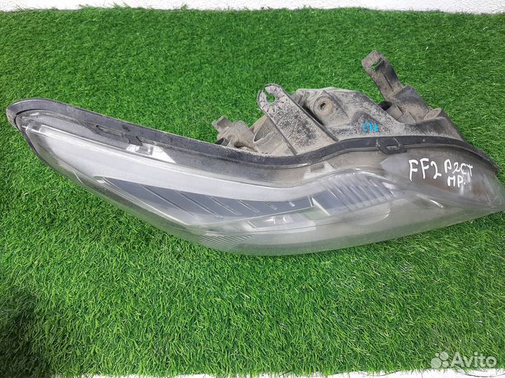 В наличии: Фара правая Ford Focus 2