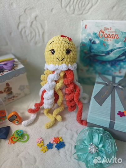 Вязаная игрушка медузка