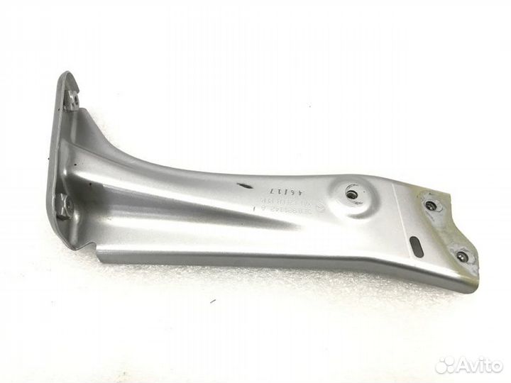 Кронштейн крыла передний правый Skoda Octavia 1.6