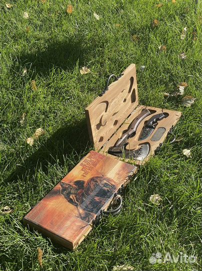 Топор + нож В деревянном кейсе