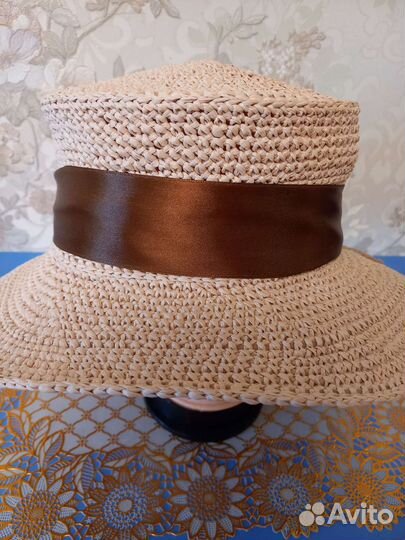 Шляпа женская из рафии