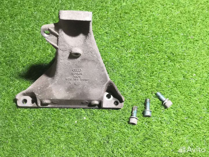 Кронштейн двигателя A4 b5 1,6