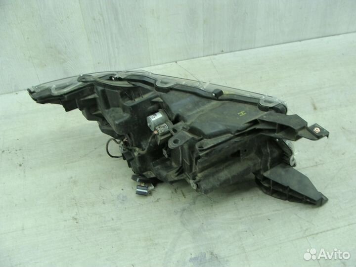 Фара левая Toyota Land Cruiser