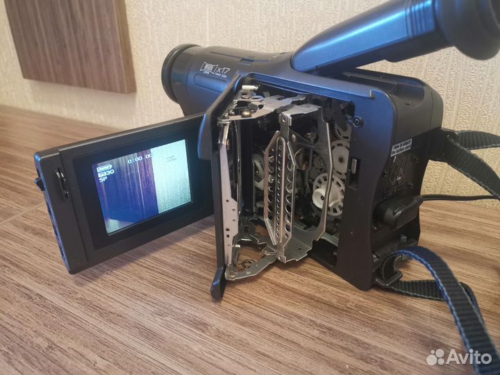 Камера Panasonic NV-VX10EN - проигрыватель VHS-C