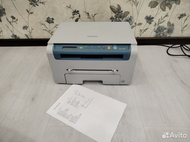 Хороший мфу с маленьким пробегом Samsung scx-4220
