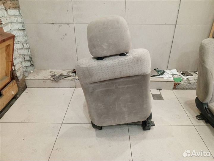 Сиденье переднее правое Mitsubishi Pajero iO 1998