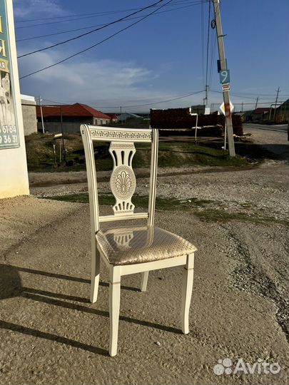 Столы и стулья