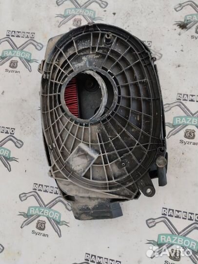 Корпус воздушного фильтра Nissan Primera P10