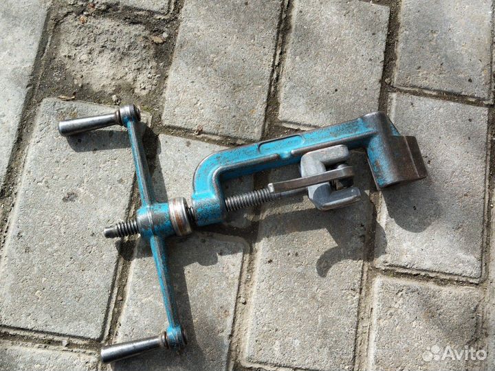 Натяжитель стальной ленты