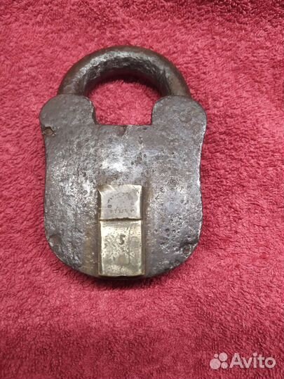 Навесной замок старинный