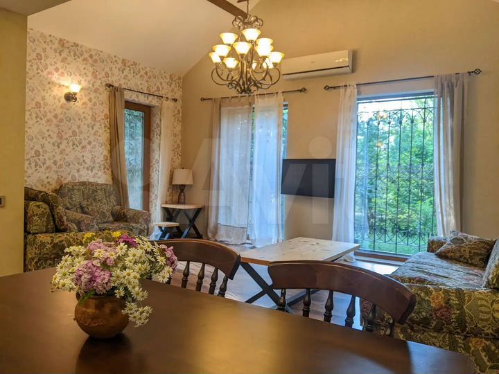 Дом 170 м² на участке 6 сот.