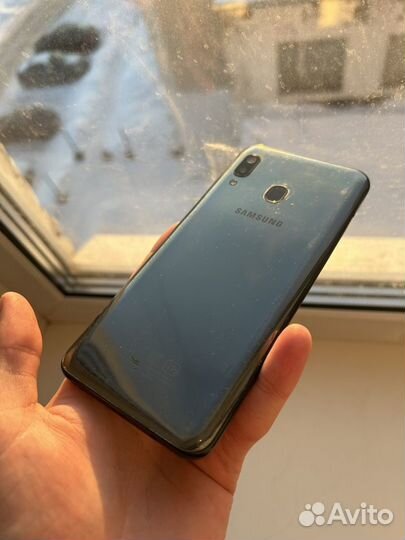 Samsung Galaxy A20, 3/32 ГБ