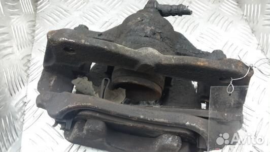 Суппорт тормозной передний правый toyota avensis T