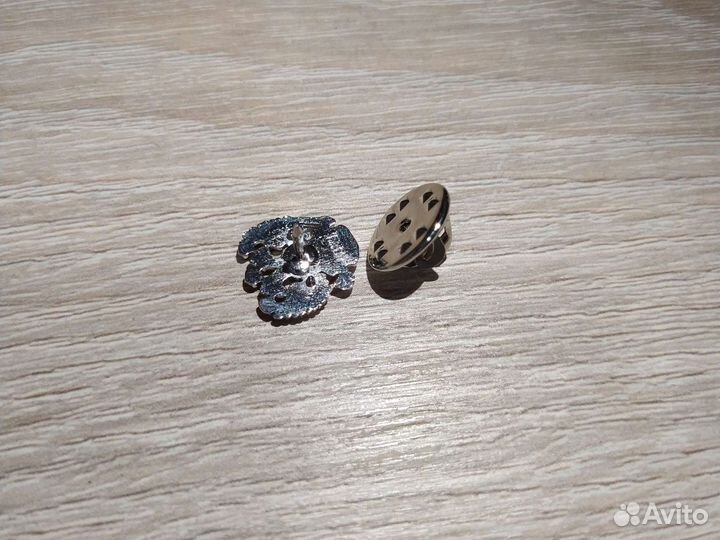 Значок с гербом России