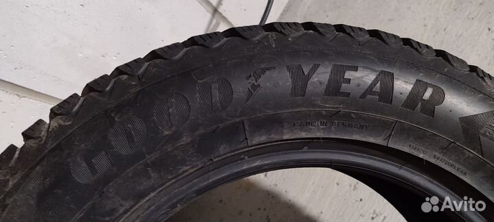 Goodyear UltraGrip Arctic 2 SUV 225/65 R17 102T