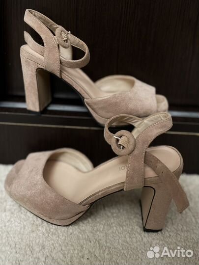 Босоножки женские