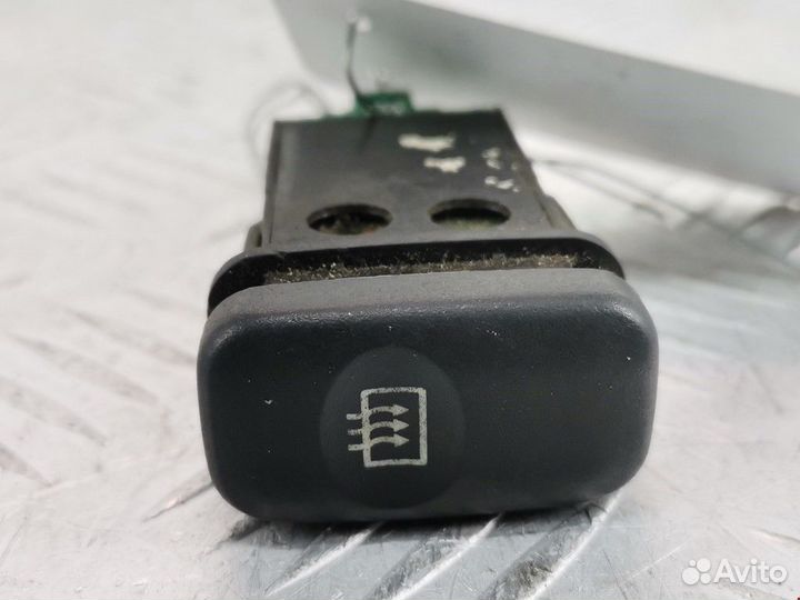 Кнопка обогрева заднего стекла Kia Carnival