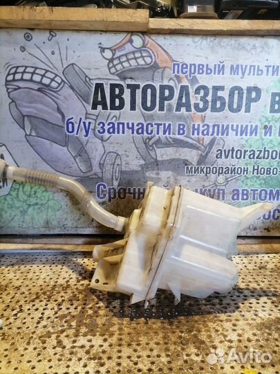 Бачок омывателя Toyota Alphard