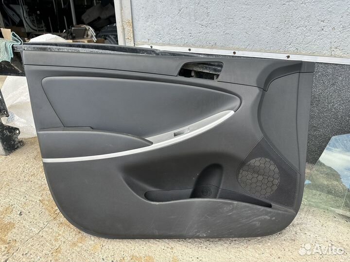 Обшивка двери передняя левая Hyundai Solaris