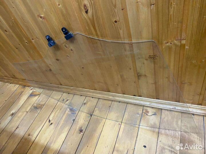 Боковое стекло